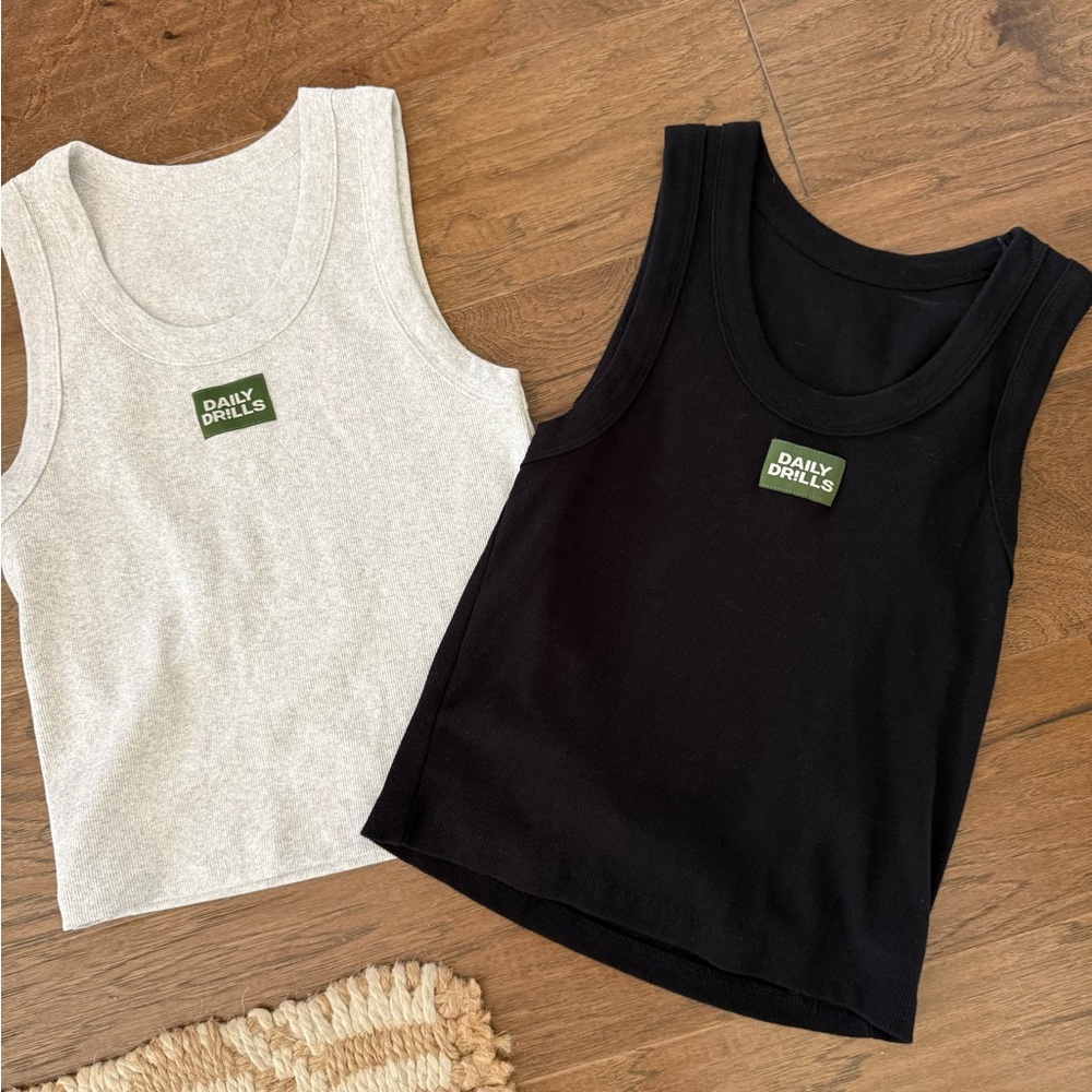 Daily Drills set of 2 ribbed logo tank tops! Black & Gray size M/L - NEW!